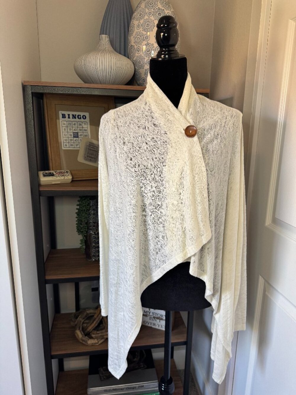 Bobeau Cream Lightweight Drape Cardigan w/Off Center Wooden Button Closure - Siz